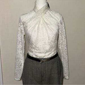 ELIE TAHARI M Porcelain Embroidered Lace Stretch Twisted Front Long Sleeve Top